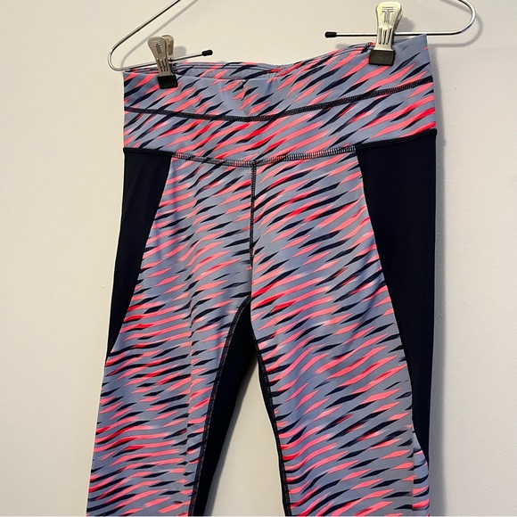 Athleta Electra Sonar 7/8 Workout Leggings Navy blue and Pink Mesh Detail Size S - Picture 3 of 13